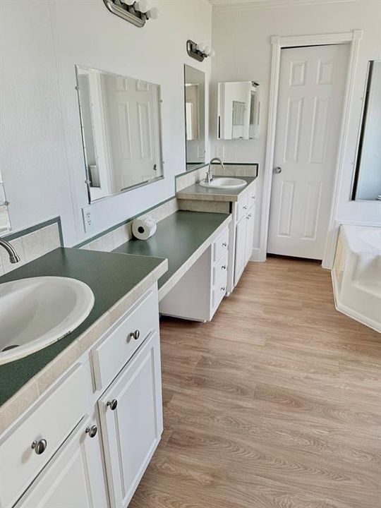 For Sale: $209,500 (3 beds, 2 baths, 1664 Square Feet)