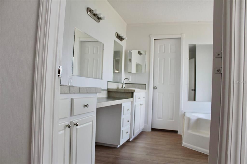 For Sale: $209,500 (3 beds, 2 baths, 1664 Square Feet)