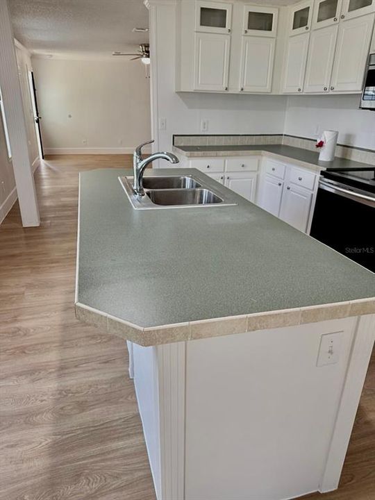 For Sale: $209,500 (3 beds, 2 baths, 1664 Square Feet)