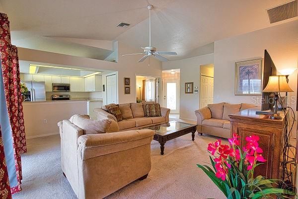 出租: $4,200 (2 贝兹, 2 浴室, 1350 平方英尺)