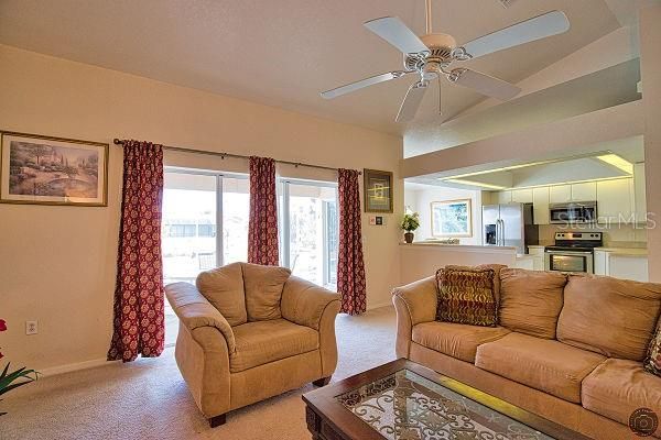 出租: $4,200 (2 贝兹, 2 浴室, 1350 平方英尺)