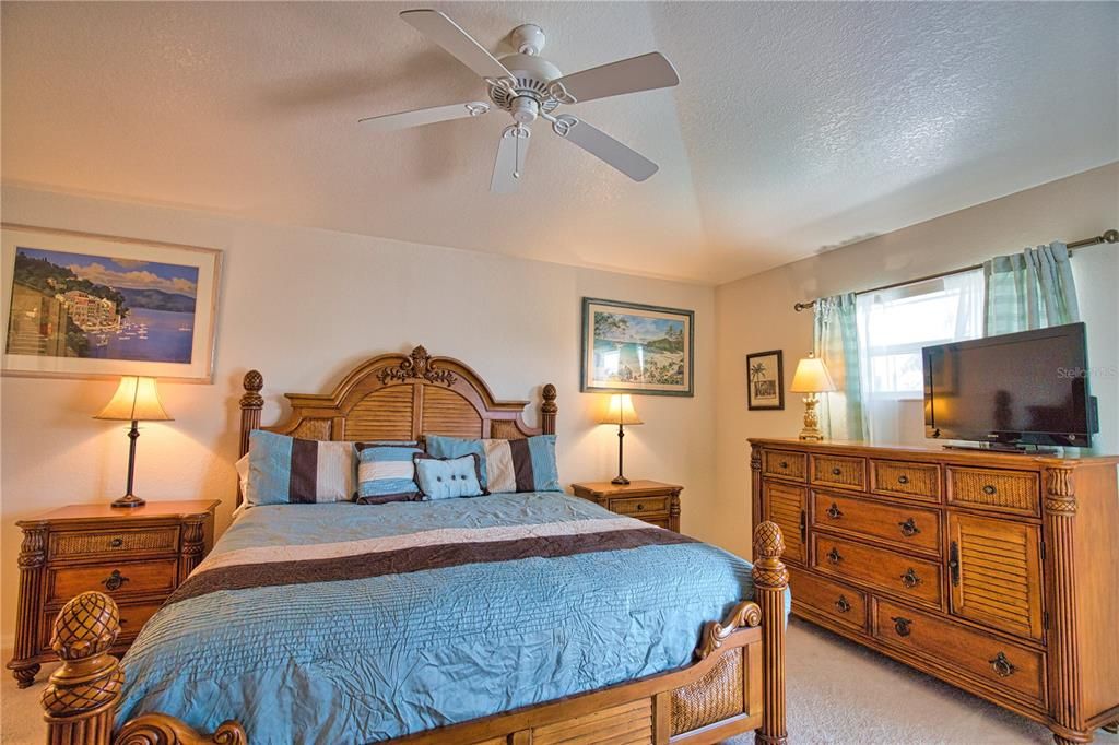 出租: $4,200 (2 贝兹, 2 浴室, 1350 平方英尺)