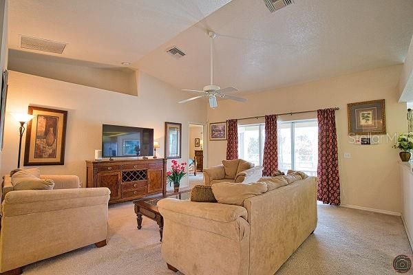 出租: $4,200 (2 贝兹, 2 浴室, 1350 平方英尺)