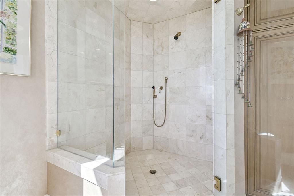 合同活跃: $2,750,000 (3 贝兹, 3 浴室, 3316 平方英尺)