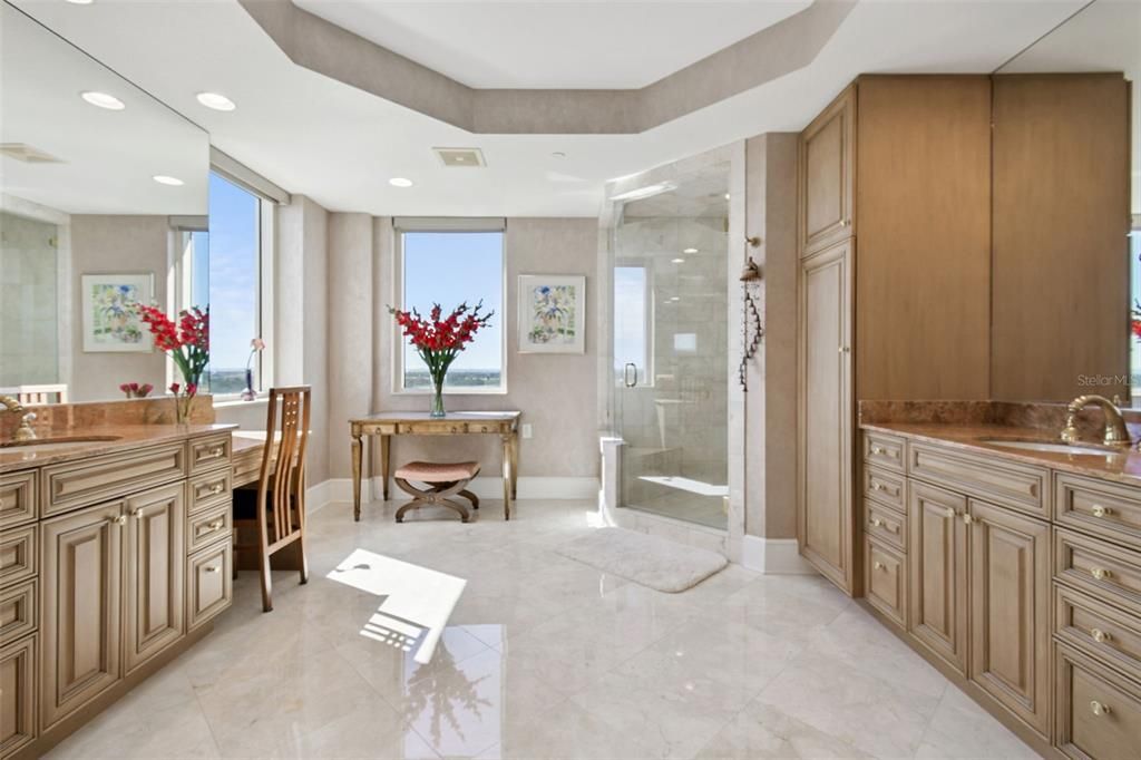 合同活跃: $2,750,000 (3 贝兹, 3 浴室, 3316 平方英尺)