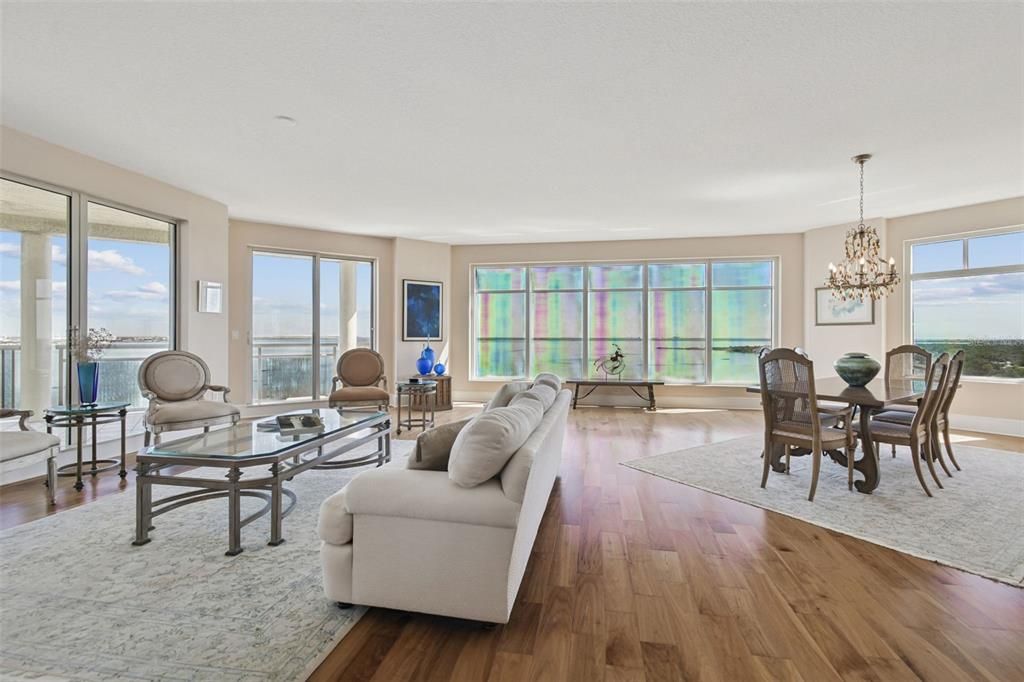 合同活跃: $2,750,000 (3 贝兹, 3 浴室, 3316 平方英尺)