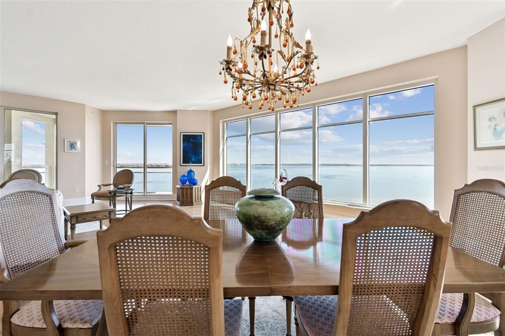 合同活跃: $2,750,000 (3 贝兹, 3 浴室, 3316 平方英尺)