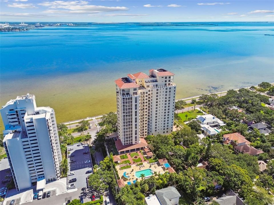 合同活跃: $2,750,000 (3 贝兹, 3 浴室, 3316 平方英尺)