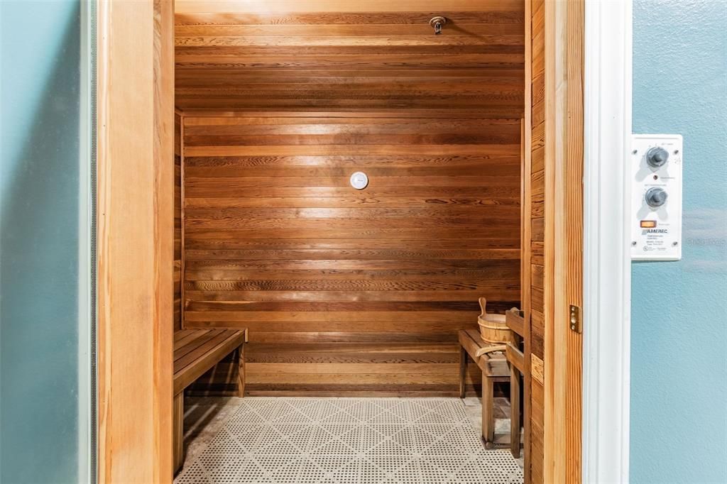 合同活跃: $2,750,000 (3 贝兹, 3 浴室, 3316 平方英尺)