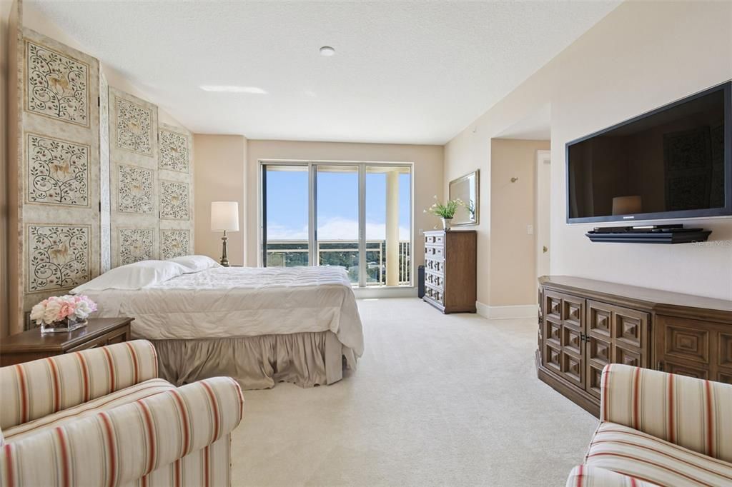 合同活跃: $2,750,000 (3 贝兹, 3 浴室, 3316 平方英尺)