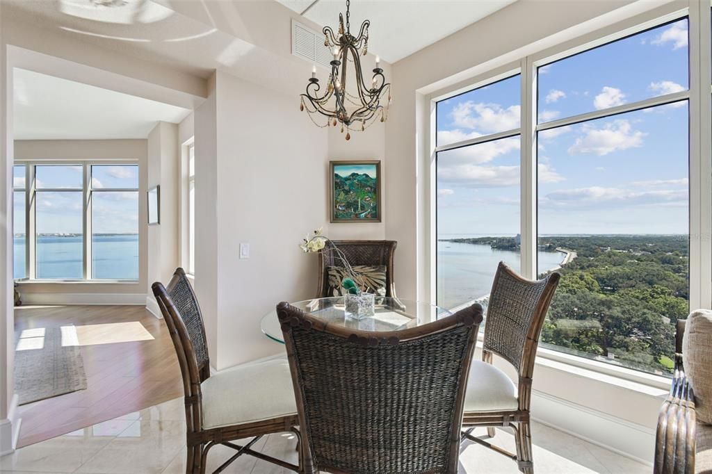 合同活跃: $2,750,000 (3 贝兹, 3 浴室, 3316 平方英尺)