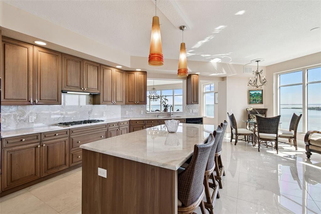 合同活跃: $2,750,000 (3 贝兹, 3 浴室, 3316 平方英尺)