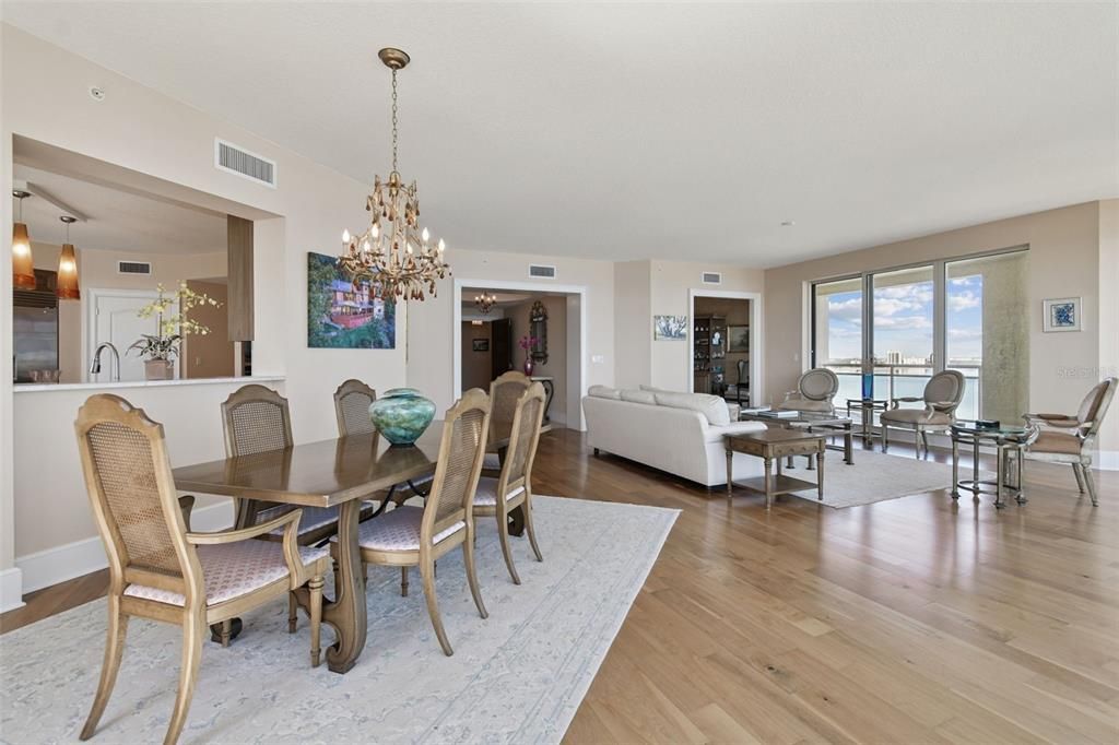 合同活跃: $2,750,000 (3 贝兹, 3 浴室, 3316 平方英尺)