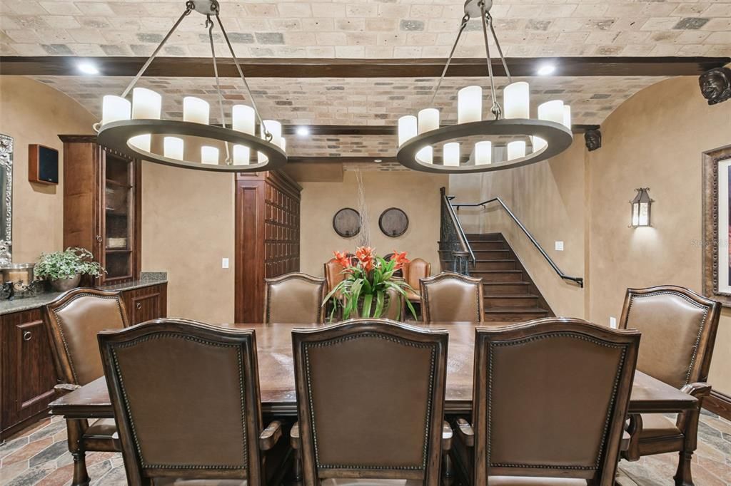 合同活跃: $2,750,000 (3 贝兹, 3 浴室, 3316 平方英尺)