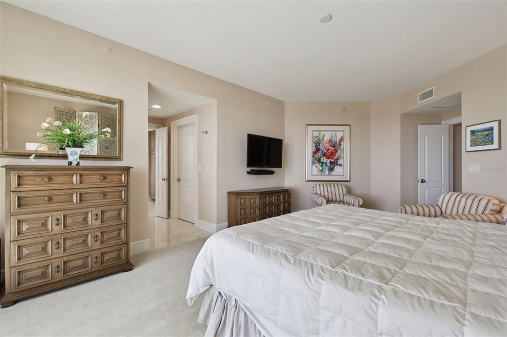 合同活跃: $2,750,000 (3 贝兹, 3 浴室, 3316 平方英尺)