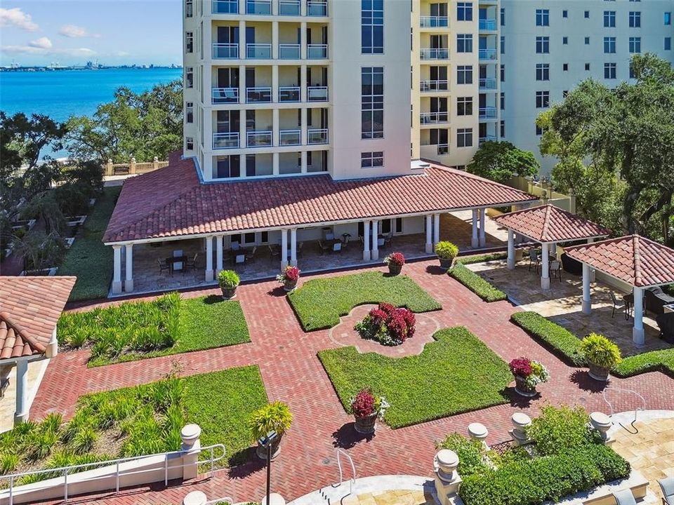 合同活跃: $2,750,000 (3 贝兹, 3 浴室, 3316 平方英尺)