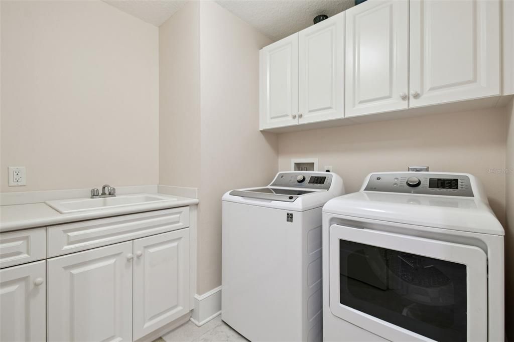 合同活跃: $2,750,000 (3 贝兹, 3 浴室, 3316 平方英尺)