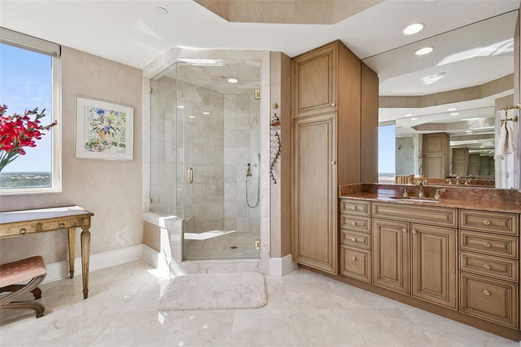 合同活跃: $2,750,000 (3 贝兹, 3 浴室, 3316 平方英尺)