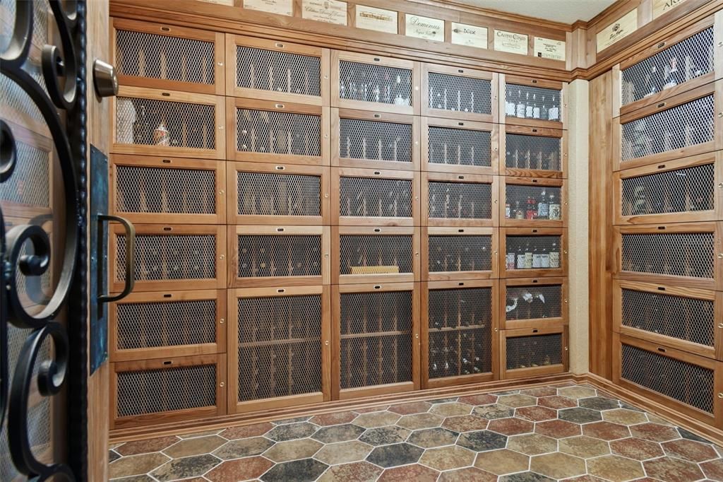 合同活跃: $2,750,000 (3 贝兹, 3 浴室, 3316 平方英尺)