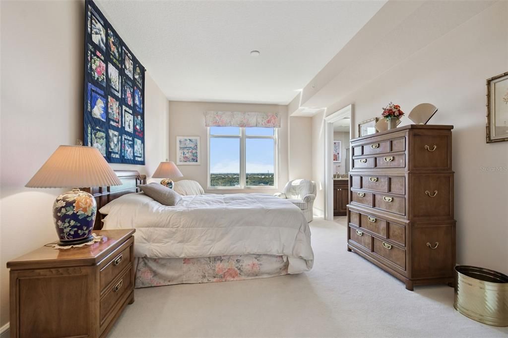 合同活跃: $2,750,000 (3 贝兹, 3 浴室, 3316 平方英尺)