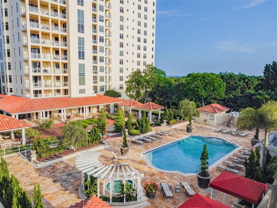 合同活跃: $2,750,000 (3 贝兹, 3 浴室, 3316 平方英尺)