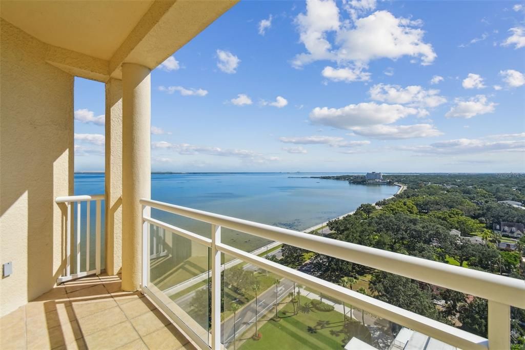 合同活跃: $2,750,000 (3 贝兹, 3 浴室, 3316 平方英尺)