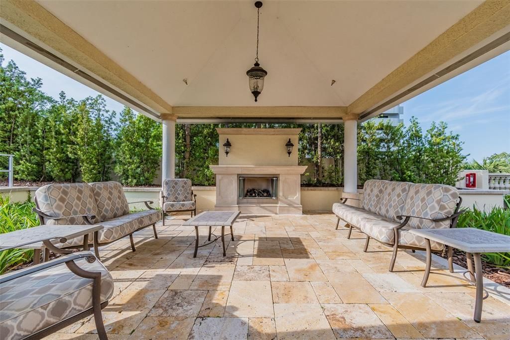 合同活跃: $2,750,000 (3 贝兹, 3 浴室, 3316 平方英尺)