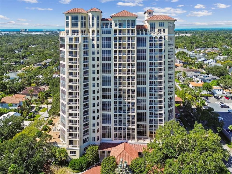 合同活跃: $2,750,000 (3 贝兹, 3 浴室, 3316 平方英尺)