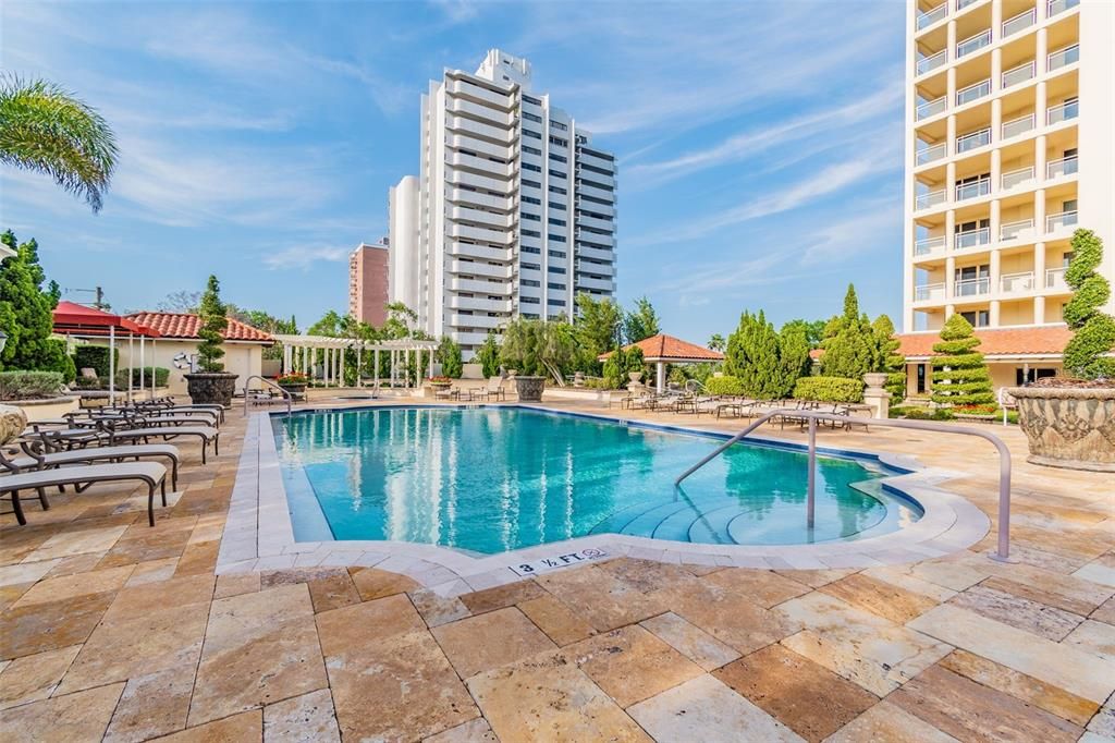 合同活跃: $2,750,000 (3 贝兹, 3 浴室, 3316 平方英尺)