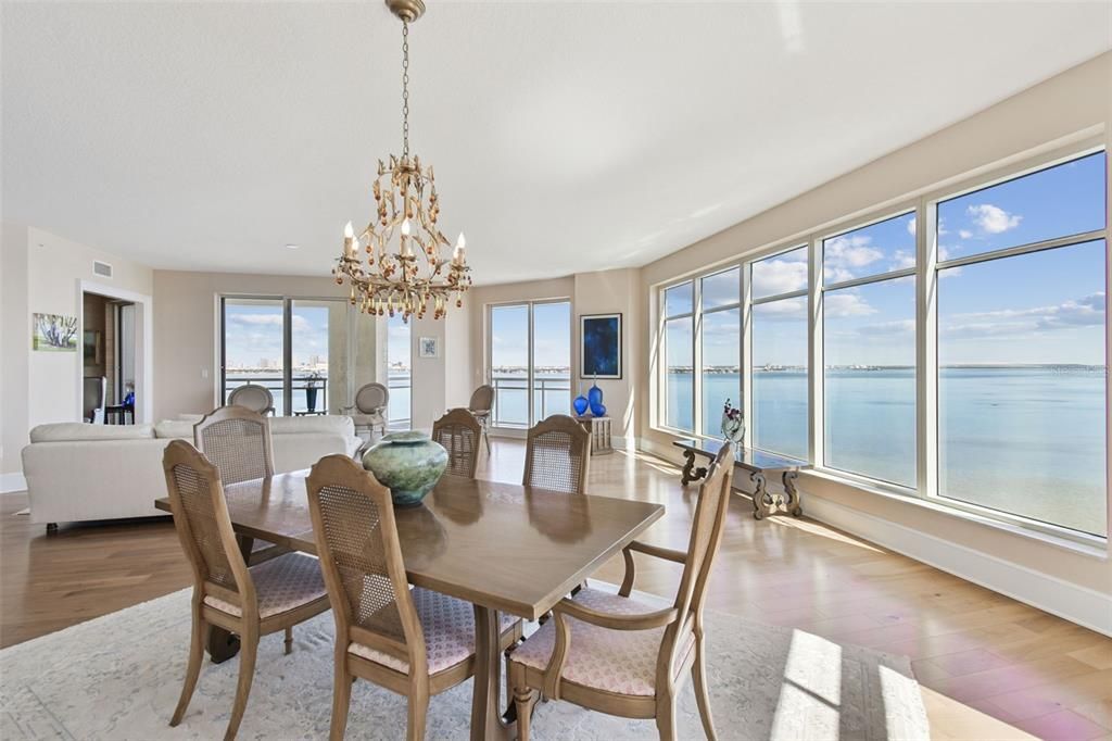 合同活跃: $2,750,000 (3 贝兹, 3 浴室, 3316 平方英尺)