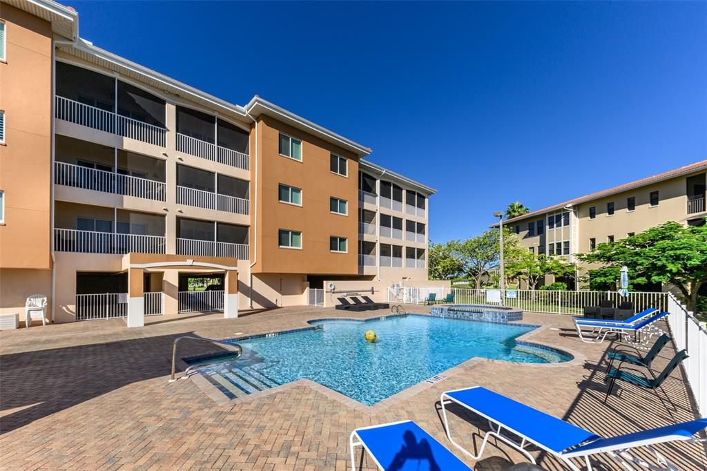 В аренду: $3,800 (2 спален, 2 ванн, 1393 Квадратных фут)