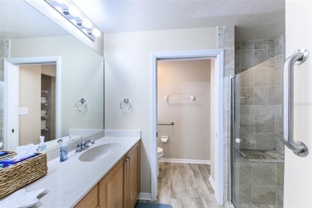 В аренду: $3,800 (2 спален, 2 ванн, 1393 Квадратных фут)