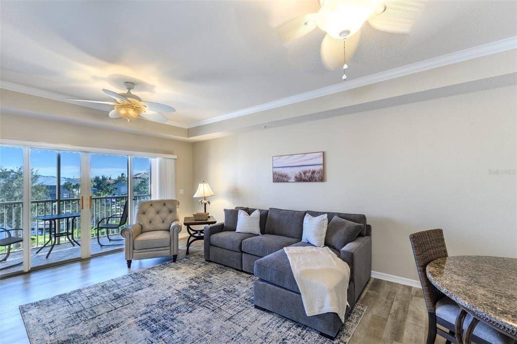 В аренду: $3,800 (2 спален, 2 ванн, 1393 Квадратных фут)