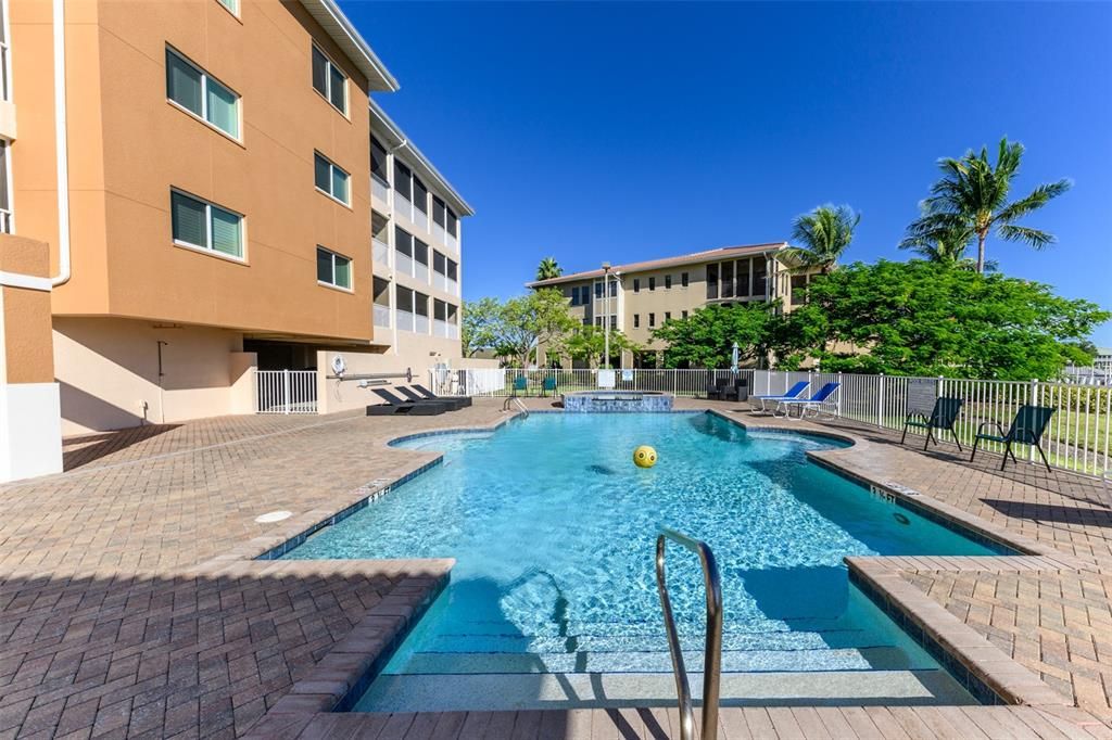 В аренду: $3,800 (2 спален, 2 ванн, 1393 Квадратных фут)