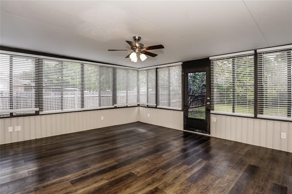 出租: $1,695 (3 贝兹, 1 浴室, 852 平方英尺)