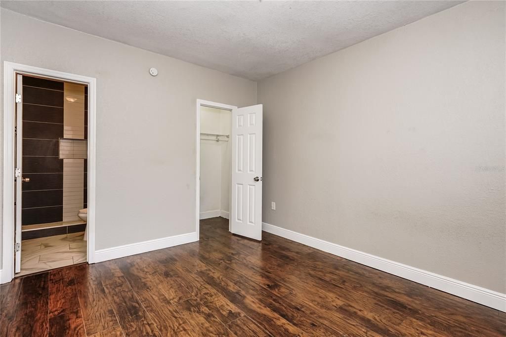 出租: $1,695 (3 贝兹, 1 浴室, 852 平方英尺)