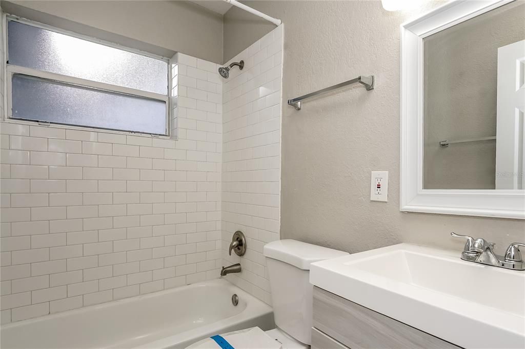 出租: $1,695 (3 贝兹, 1 浴室, 852 平方英尺)