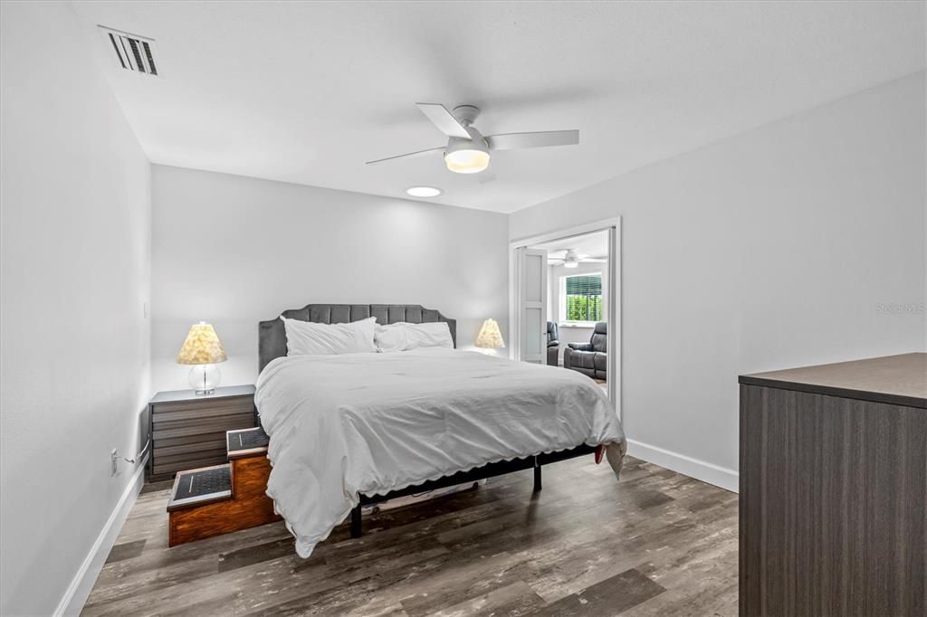 For Sale: $839,000 (4 beds, 3 baths, 1951 Square Feet)