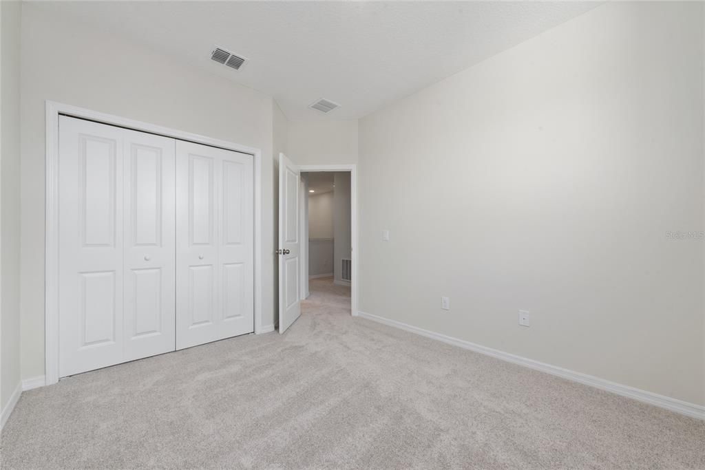 Activo con contrato: $2,700 (3 camas, 2 baños, 1715 Pies cuadrados)