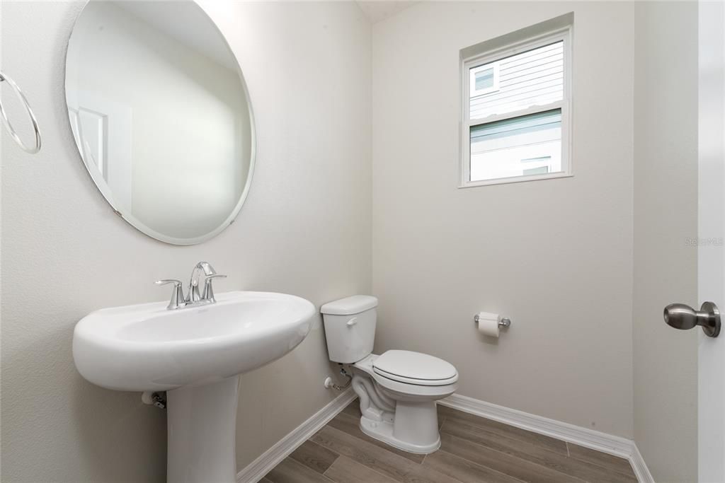 Activo con contrato: $2,700 (3 camas, 2 baños, 1715 Pies cuadrados)