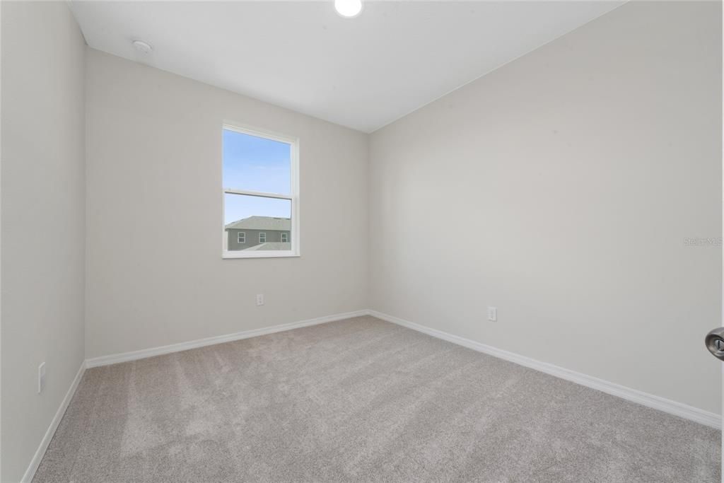 Activo con contrato: $2,700 (3 camas, 2 baños, 1715 Pies cuadrados)