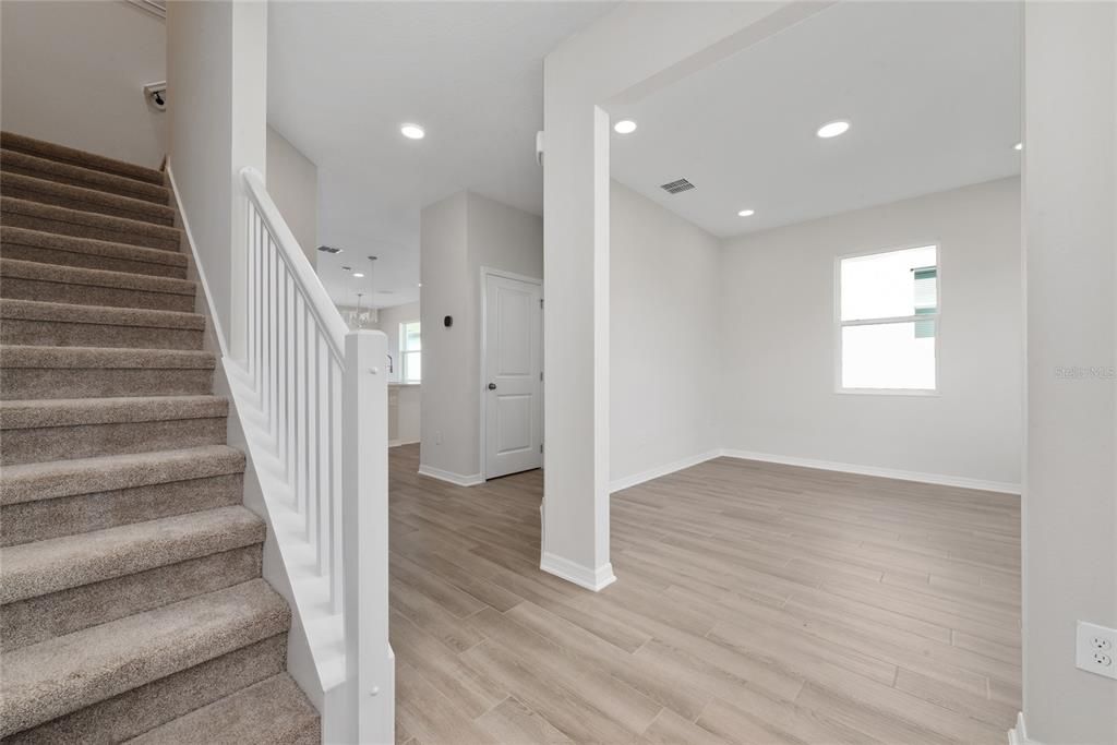 Activo con contrato: $2,700 (3 camas, 2 baños, 1715 Pies cuadrados)