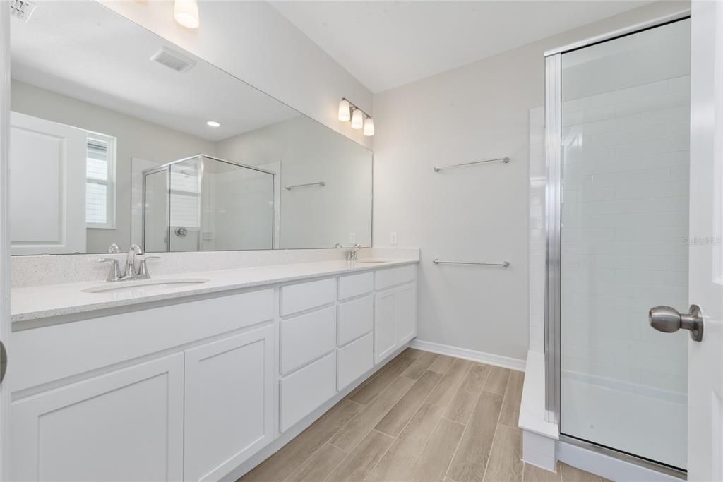 Activo con contrato: $2,700 (3 camas, 2 baños, 1715 Pies cuadrados)