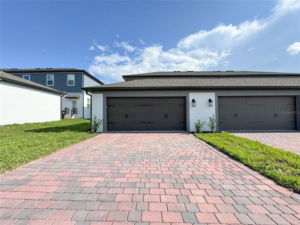 Activo con contrato: $2,700 (3 camas, 2 baños, 1715 Pies cuadrados)