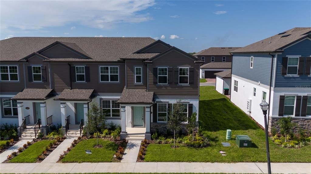 Activo con contrato: $2,700 (3 camas, 2 baños, 1715 Pies cuadrados)