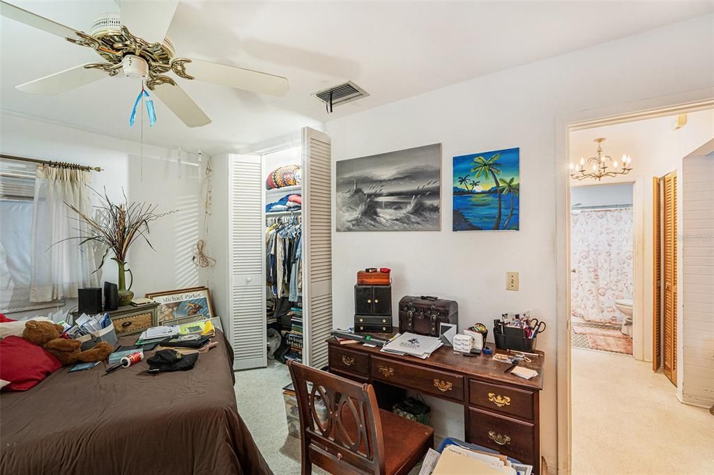 合同活跃: $228,000 (2 贝兹, 2 浴室, 882 平方英尺)