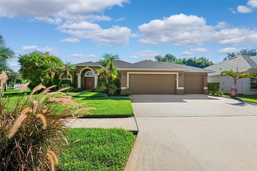 Active With Contract: $564,900 (3 beds, 3 baths, 2153 Square Feet)