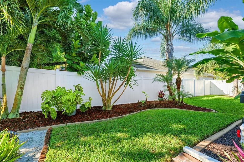 Active With Contract: $564,900 (3 beds, 3 baths, 2153 Square Feet)