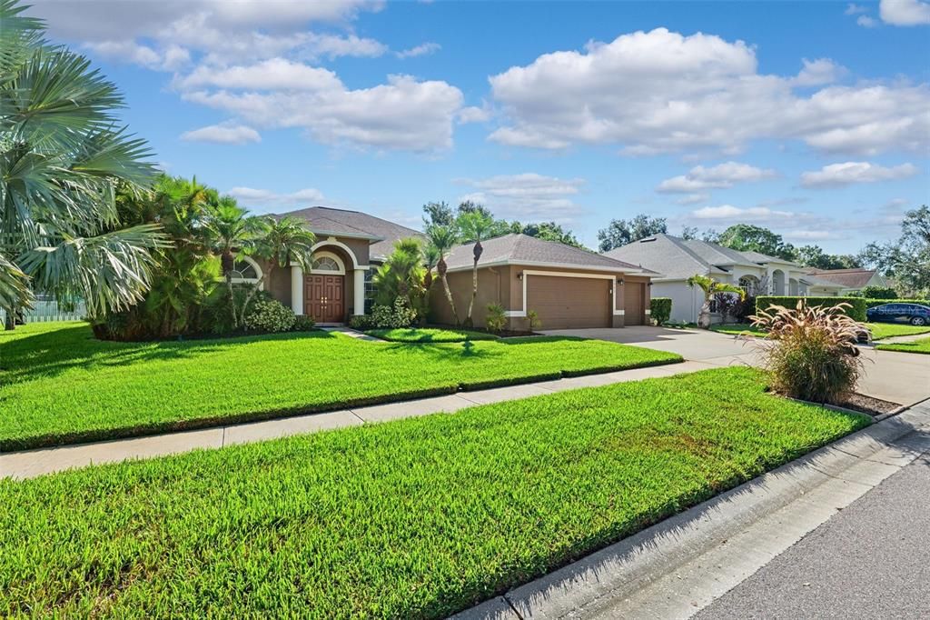 Active With Contract: $564,900 (3 beds, 3 baths, 2153 Square Feet)