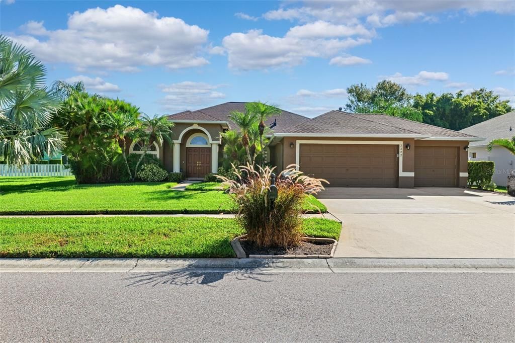 Active With Contract: $564,900 (3 beds, 3 baths, 2153 Square Feet)